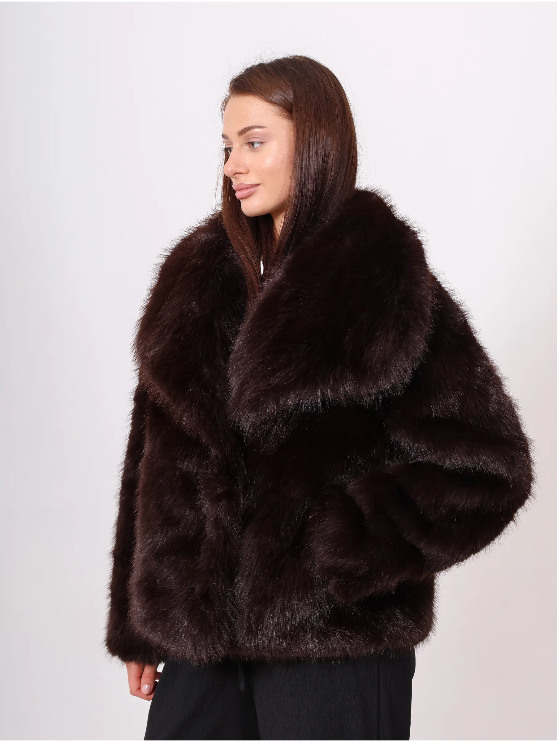 Шуба искусственная из экомеха укороченная