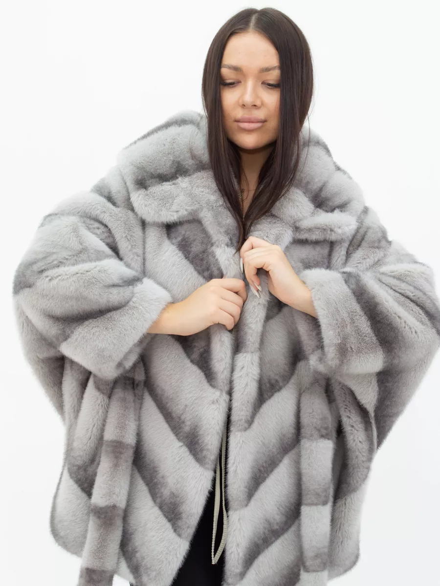 Шуба короткая из эко меха с капюшоном