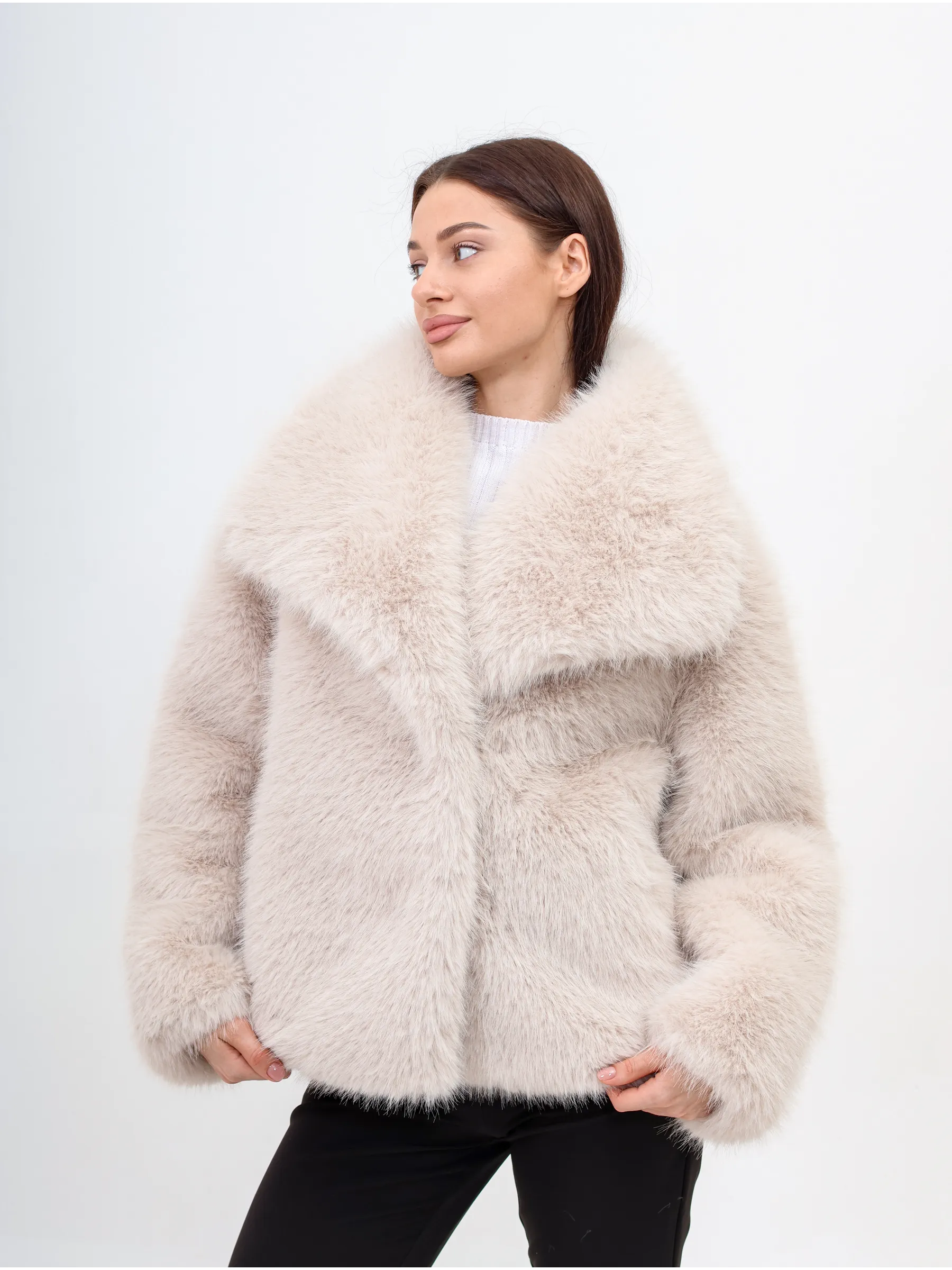 Шуба искусственная из экомеха укороченная