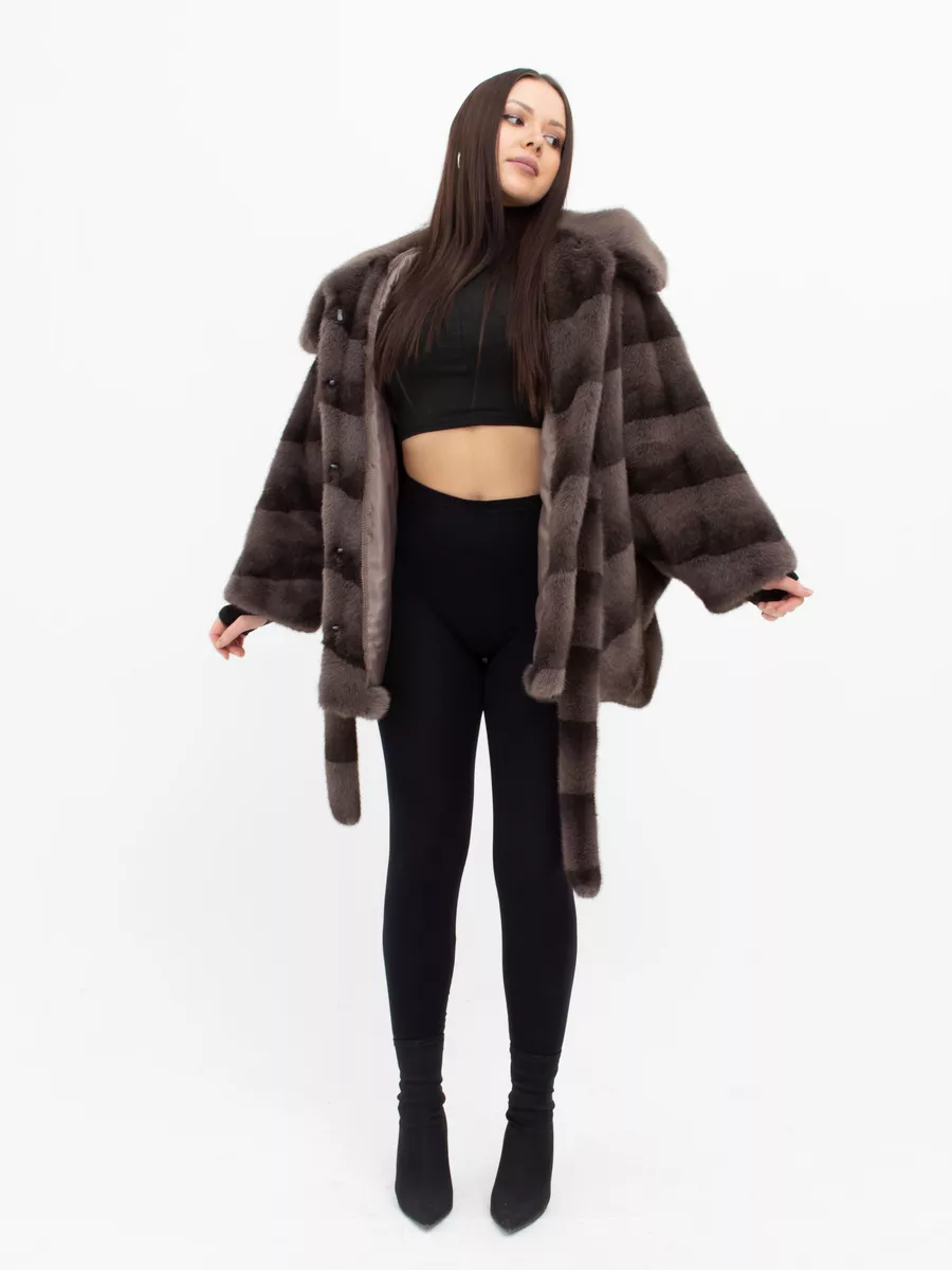 Шуба искусственная короткая из эко меха с капюшоном