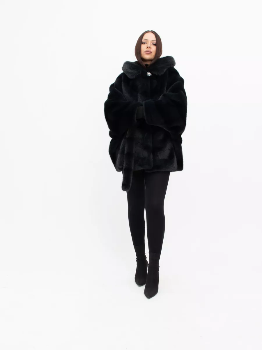 Шуба короткая из эко меха с капюшоном