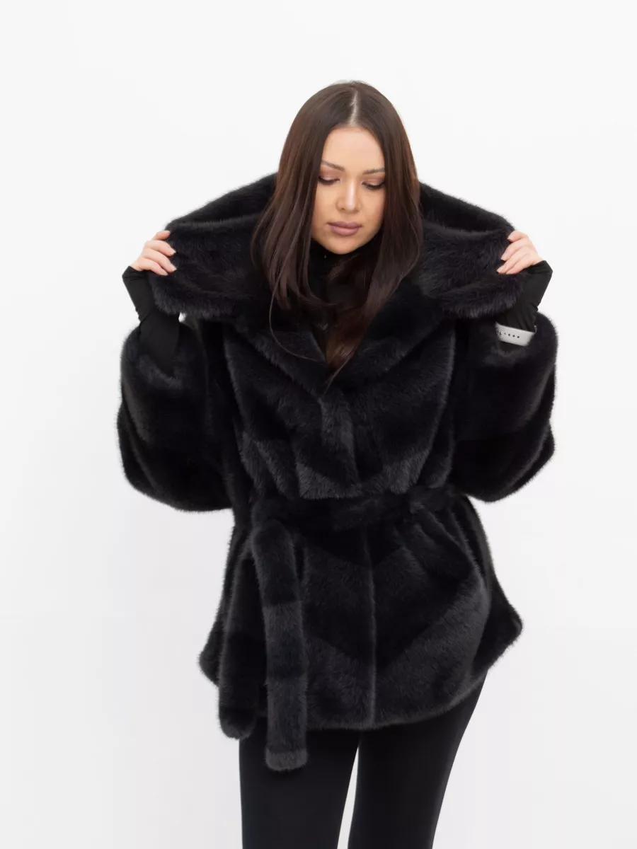 Шуба короткая из эко меха с капюшоном