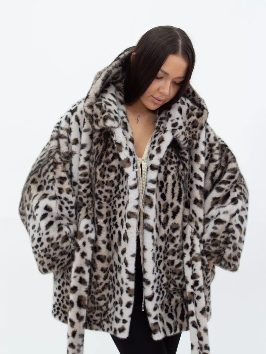 Шуба короткая из эко меха с капюшоном