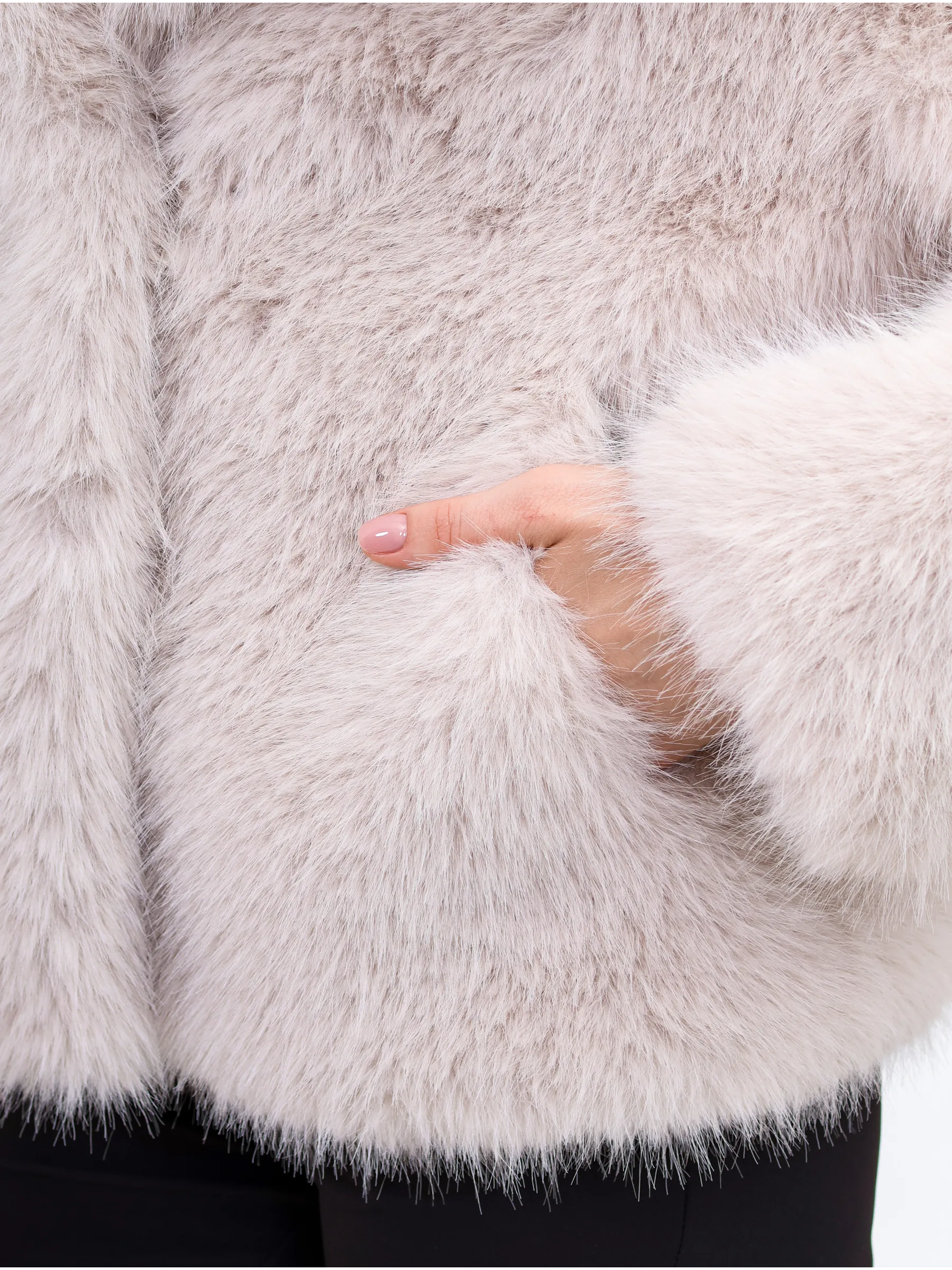 Шуба искусственная из экомеха укороченная