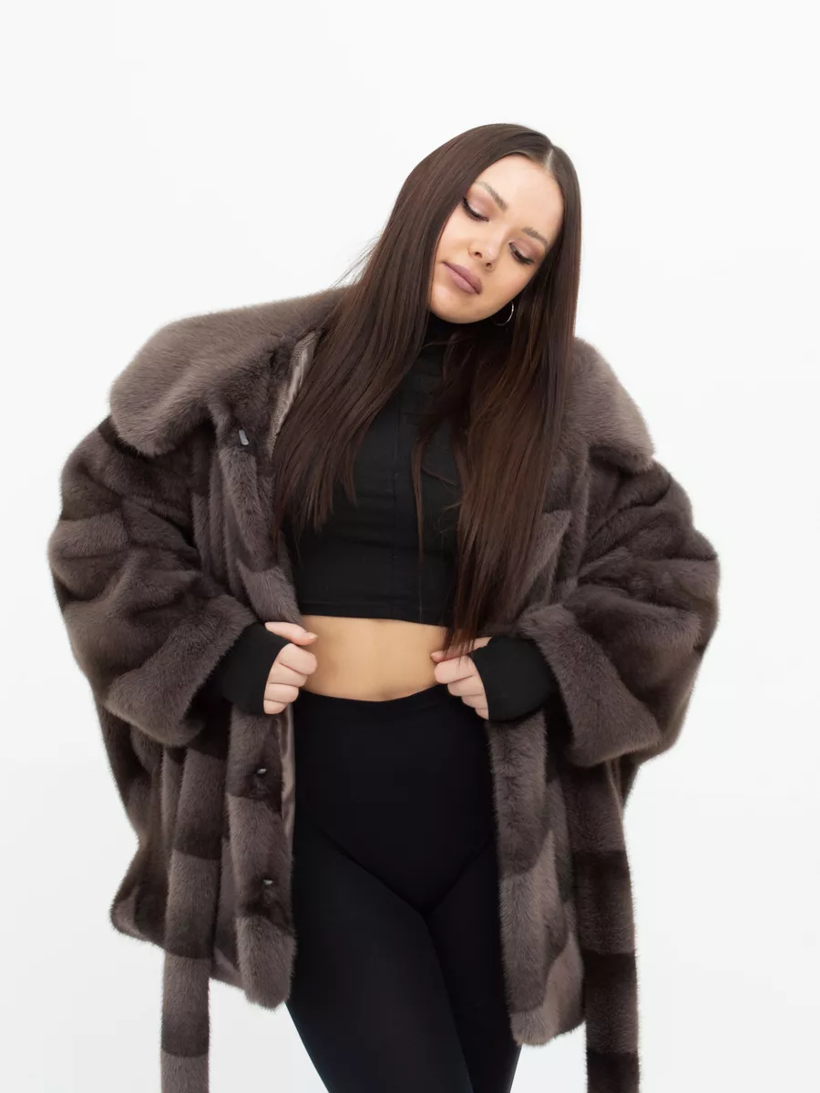 Шуба искусственная короткая из эко меха с капюшоном