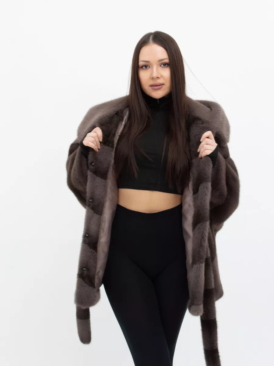 Шуба искусственная короткая из эко меха с капюшоном