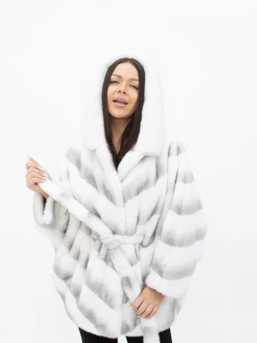 Шуба короткая из эко меха с капюшоном