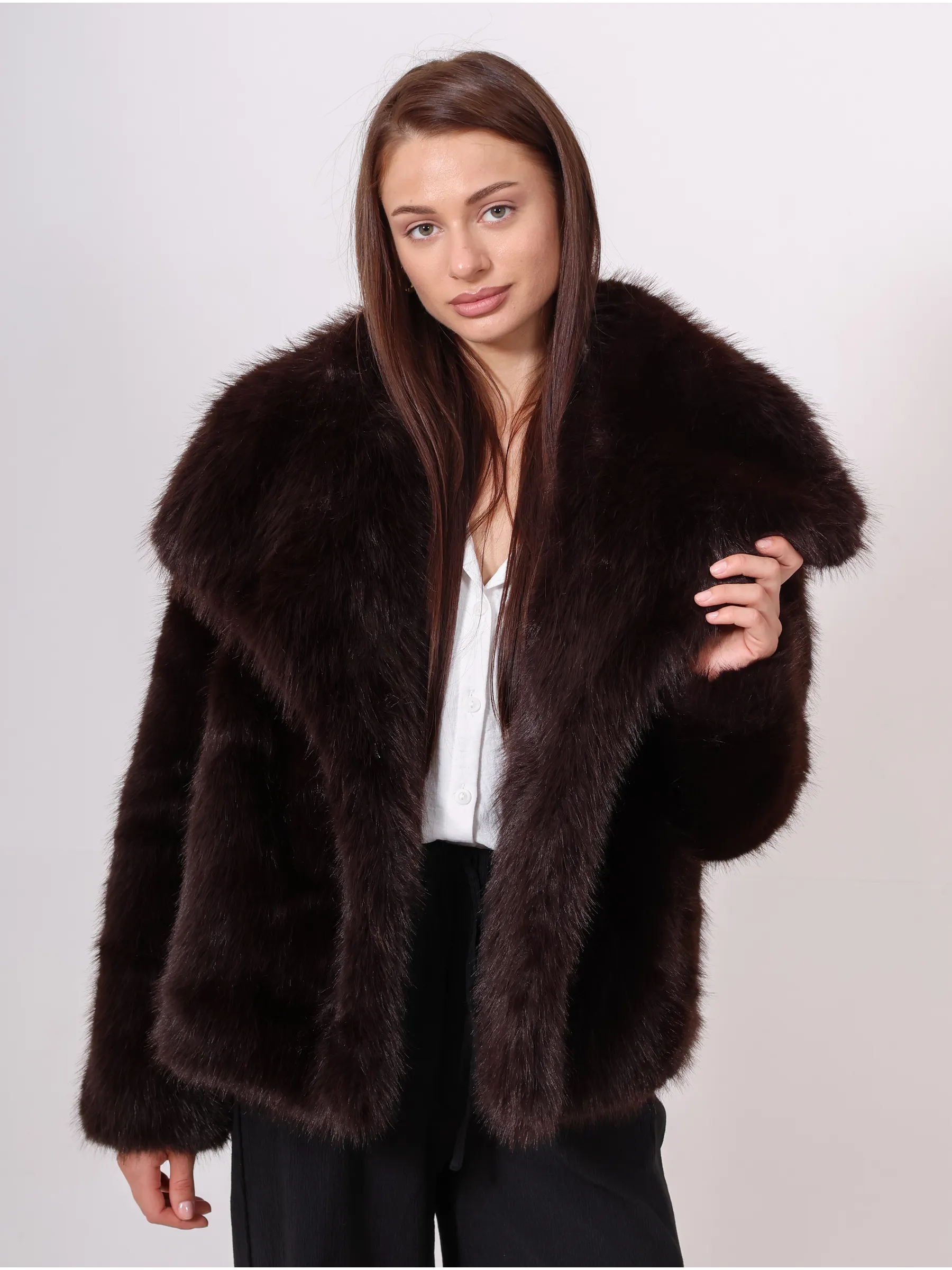 Шуба искусственная из экомеха укороченная
