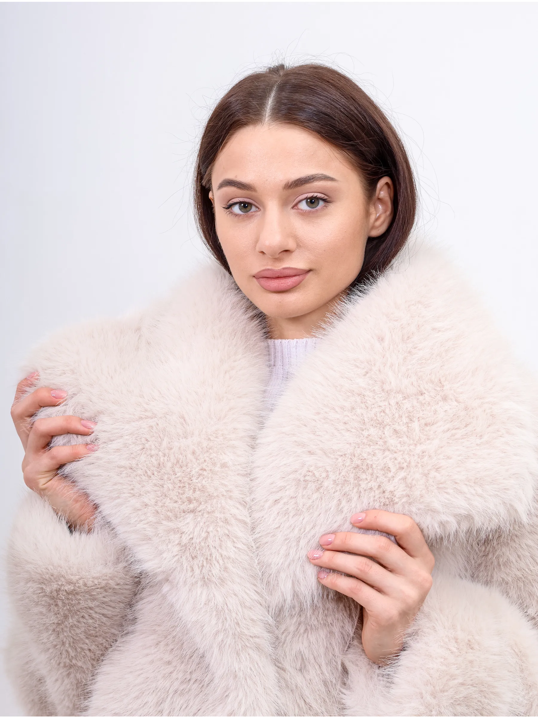 Шуба искусственная из экомеха укороченная