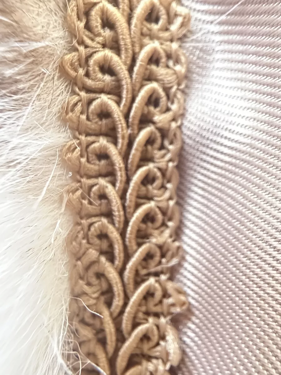 Шуба короткая из эко меха с капюшоном