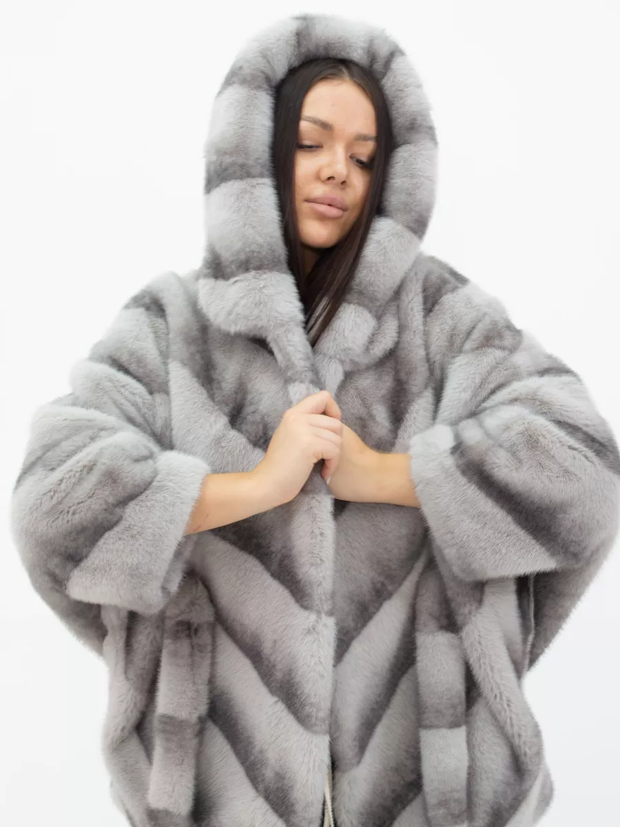 Шуба короткая из эко меха с капюшоном