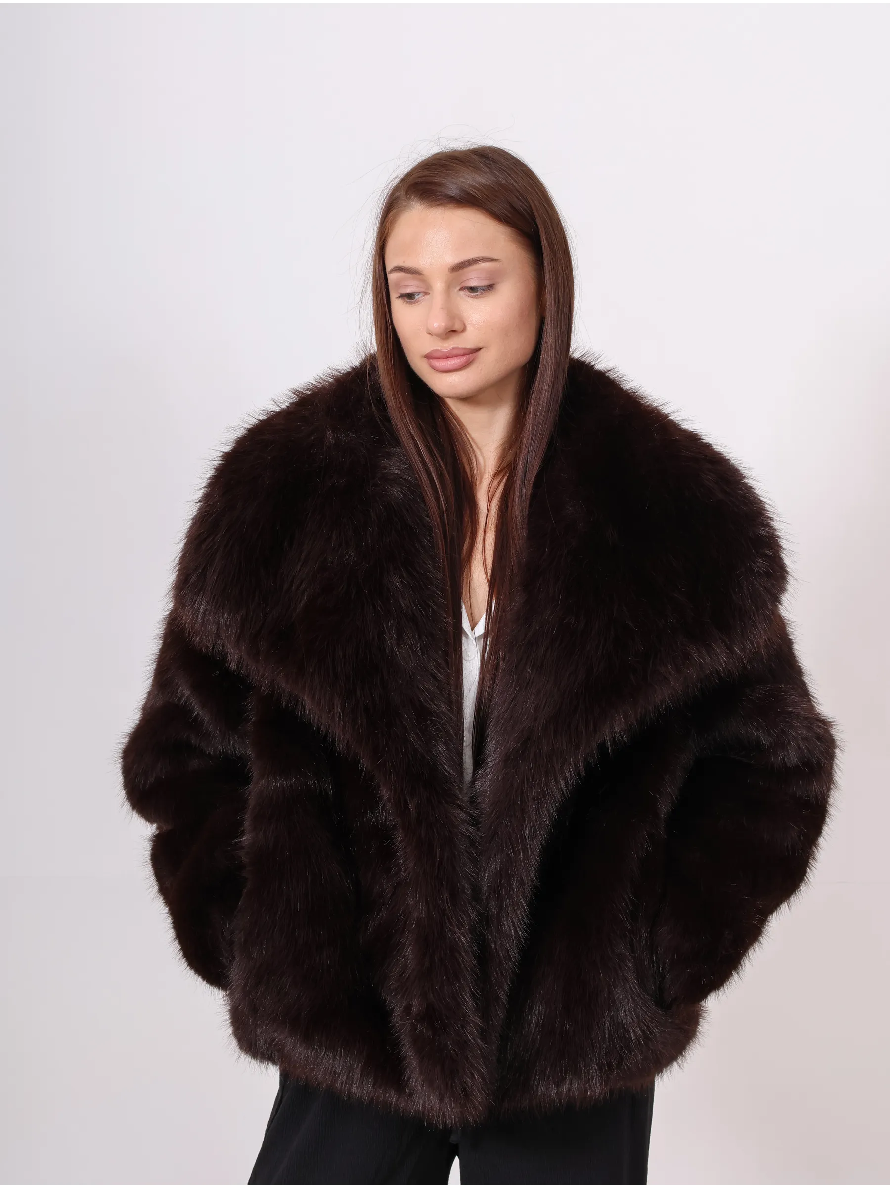 Шуба искусственная из экомеха укороченная